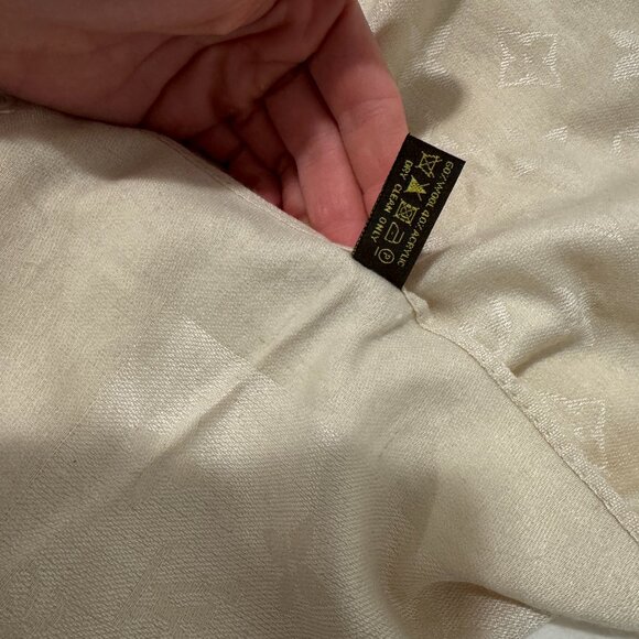 Authentic Louis Vuitton monogram cream scarf - Picture 2 of 7